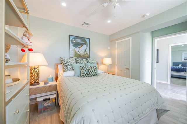 101 Quail Dr, Rockport, TX 78382