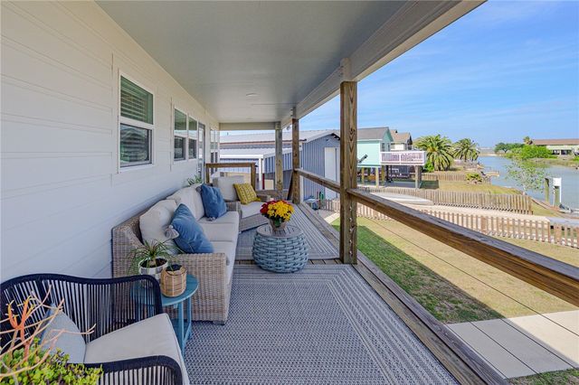 101 Quail Dr, Rockport, TX 78382