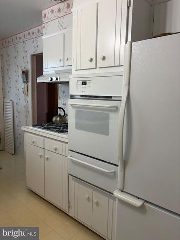 9730 PORTIS RD, Philadelphia, PA 19115
