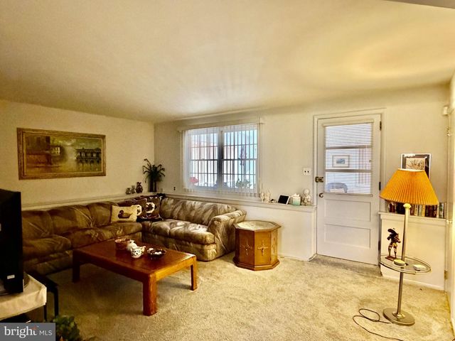 9730 PORTIS RD, Philadelphia, PA 19115