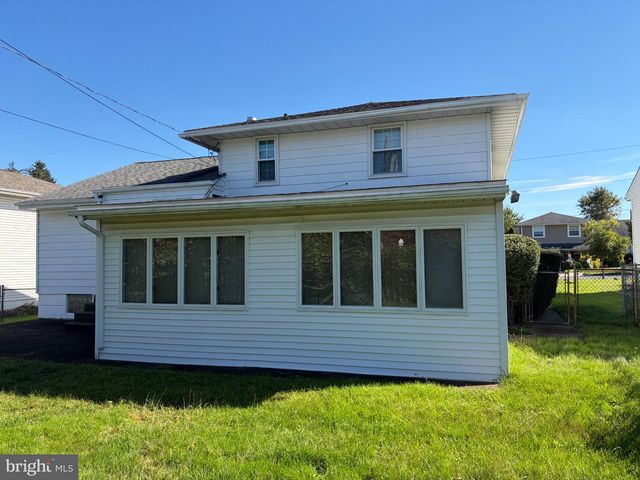 9730 PORTIS RD, Philadelphia, PA 19115