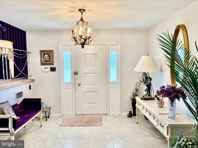 9730 PORTIS RD, Philadelphia, PA 19115