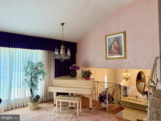 9730 PORTIS RD, Philadelphia, PA 19115