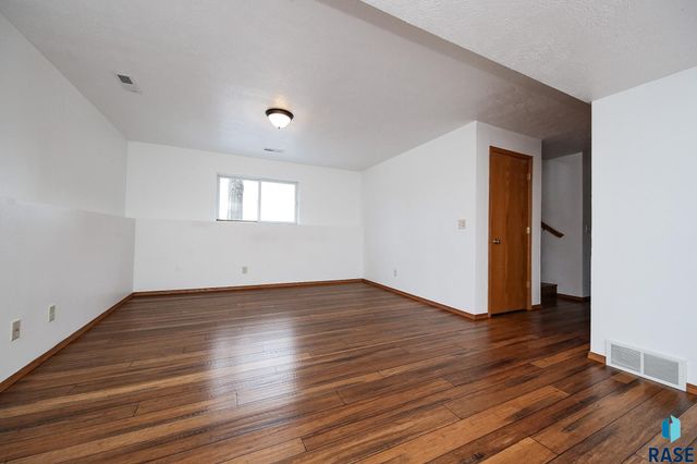 3901 N Briggs Cir Circle, Sioux Falls, SD 57107