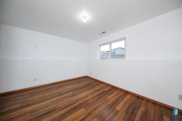 3901 N Briggs Cir Circle, Sioux Falls, SD 57107