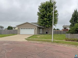 3901 N Briggs Cir Circle, Sioux Falls, SD 57107