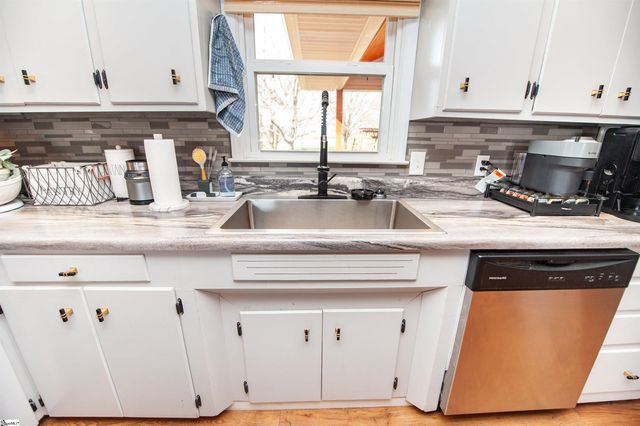 905 Henderson Road, Chesnee, SC 29323