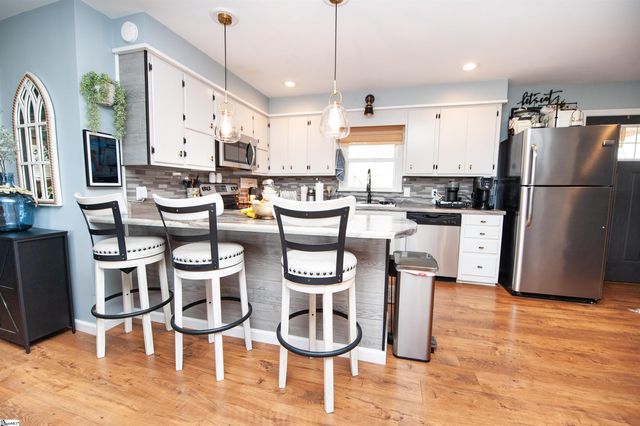 905 Henderson Road, Chesnee, SC 29323