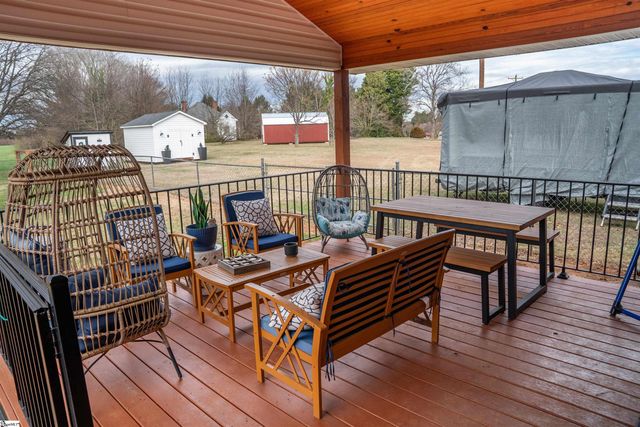 905 Henderson Road, Chesnee, SC 29323