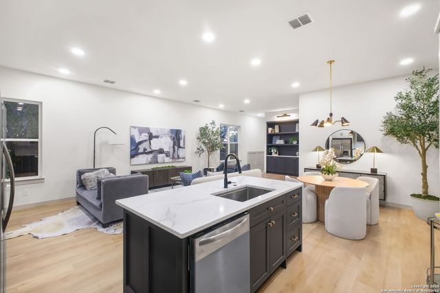 118 San Antonio Blvd, San Antonio, TX 78201