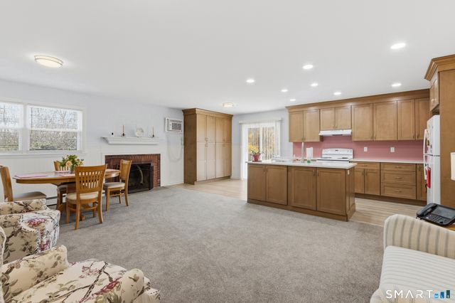 9 Evas Drive, Brookfield, CT 06804