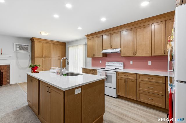 9 Evas Drive, Brookfield, CT 06804