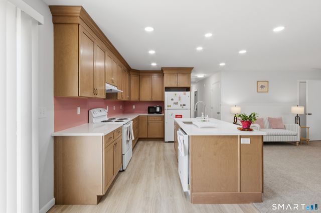 9 Evas Drive, Brookfield, CT 06804