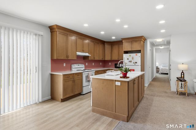 9 Evas Drive, Brookfield, CT 06804