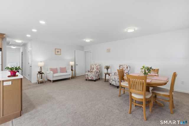 9 Evas Drive, Brookfield, CT 06804