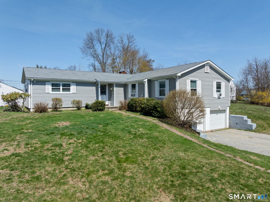 9 Evas Drive, Brookfield, CT 06804