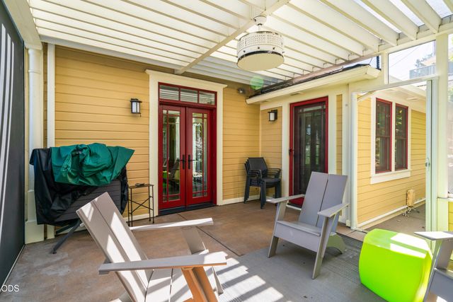 364 Hargadine Street, Ashland, OR 97520