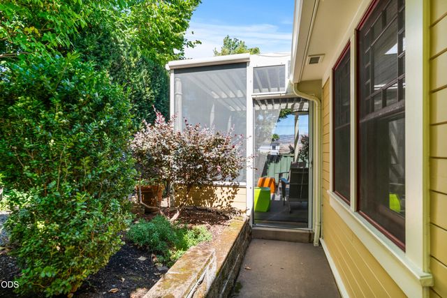 364 Hargadine Street, Ashland, OR 97520