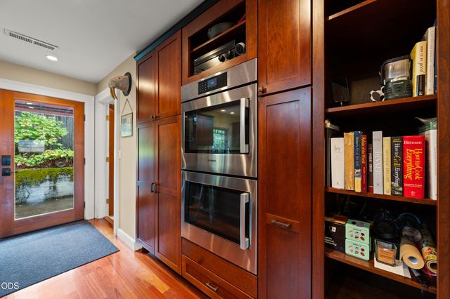 364 Hargadine Street, Ashland, OR 97520