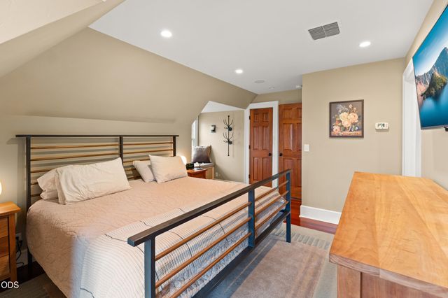 364 Hargadine Street, Ashland, OR 97520