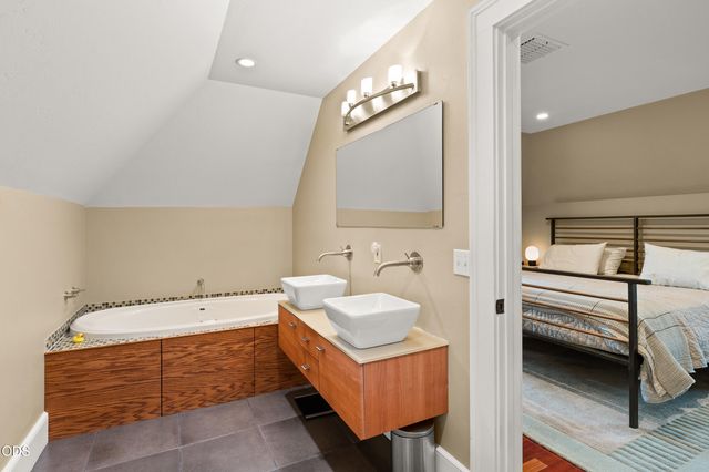 364 Hargadine Street, Ashland, OR 97520