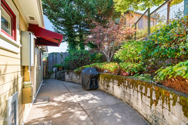364 Hargadine Street, Ashland, OR 97520