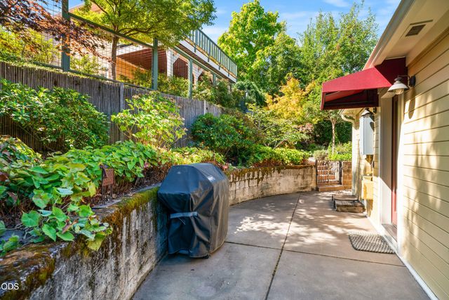 364 Hargadine Street, Ashland, OR 97520