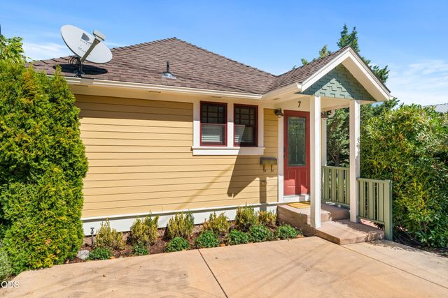 364 Hargadine Street, Ashland, OR 97520