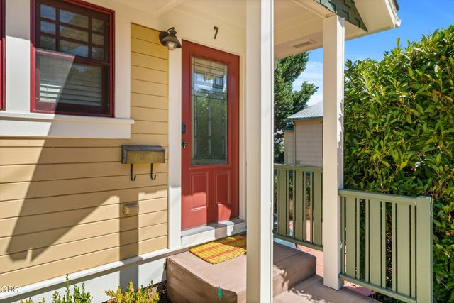 364 Hargadine Street, Ashland, OR 97520