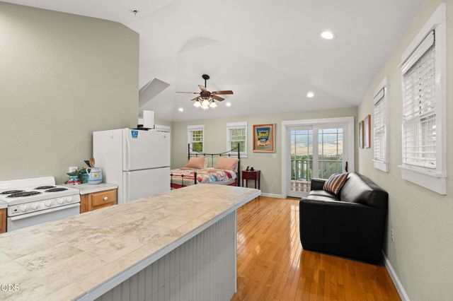364 Hargadine Street, Ashland, OR 97520
