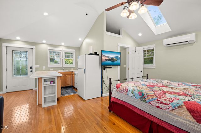364 Hargadine Street, Ashland, OR 97520