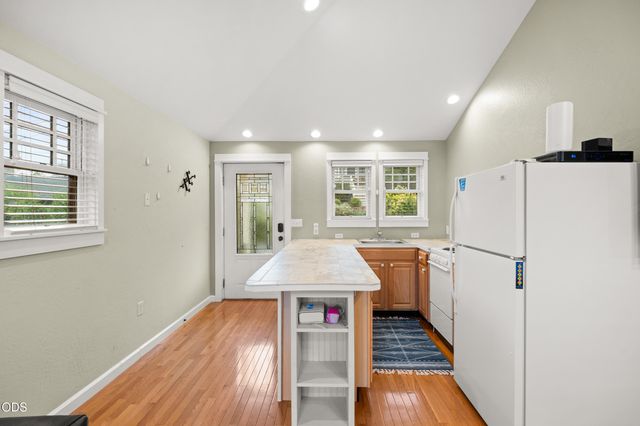 364 Hargadine Street, Ashland, OR 97520