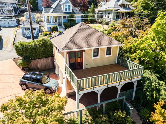364 Hargadine Street, Ashland, OR 97520