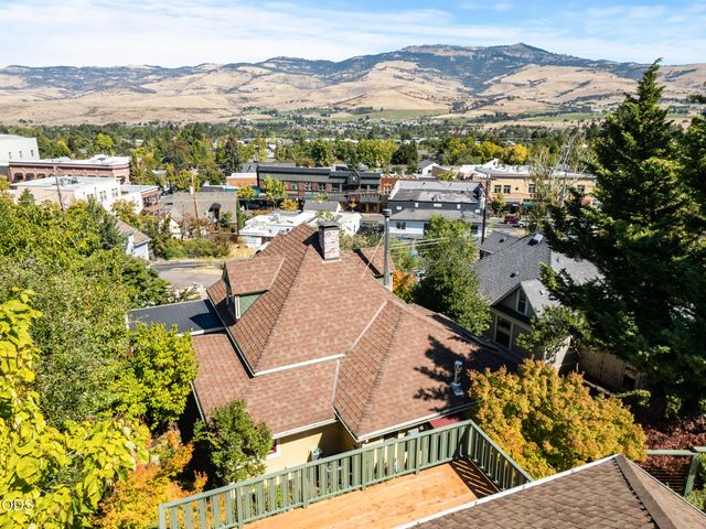 364 Hargadine Street, Ashland, OR 97520