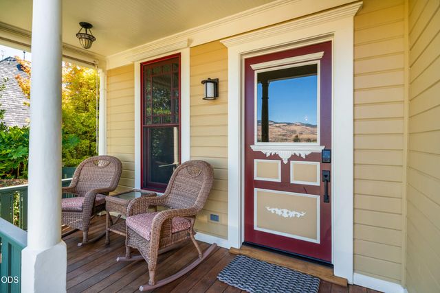 364 Hargadine Street, Ashland, OR 97520