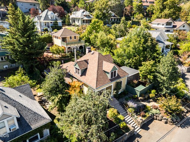 364 Hargadine Street, Ashland, OR 97520