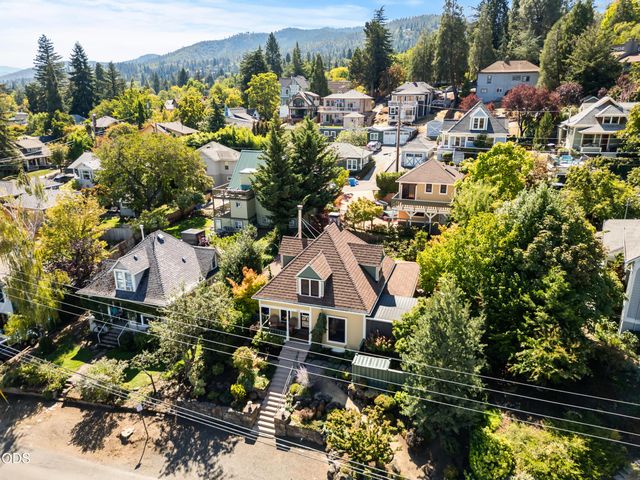 364 Hargadine Street, Ashland, OR 97520