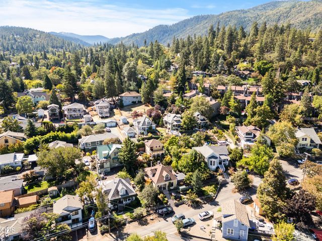 364 Hargadine Street, Ashland, OR 97520