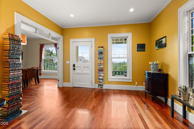 364 Hargadine Street, Ashland, OR 97520