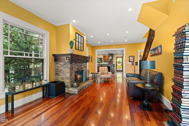 364 Hargadine Street, Ashland, OR 97520