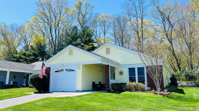 541 Stratford Lane, Ridge, NY 11961