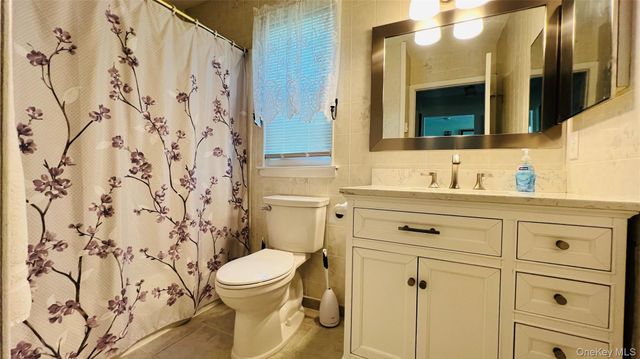 541 Stratford Lane, Ridge, NY 11961