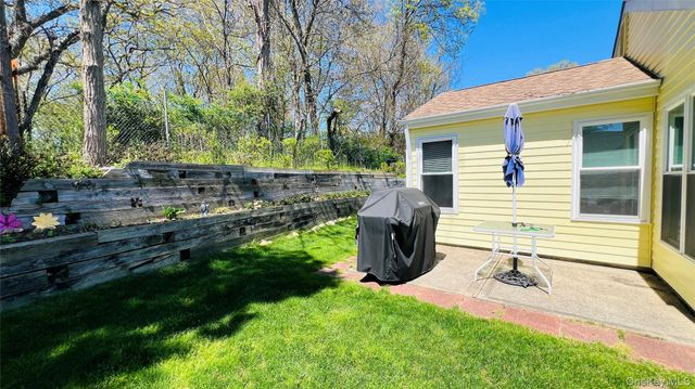541 Stratford Lane, Ridge, NY 11961