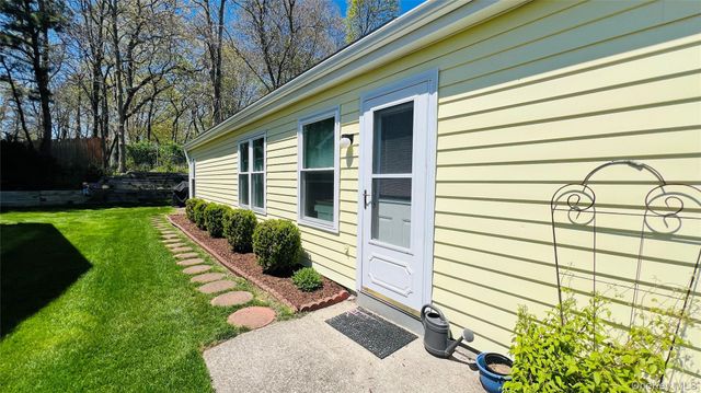 541 Stratford Lane, Ridge, NY 11961