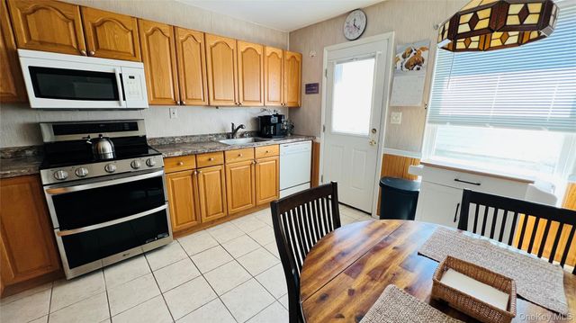541 Stratford Lane, Ridge, NY 11961