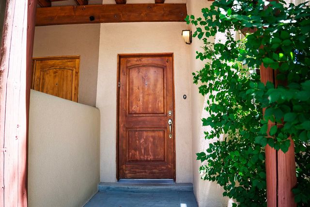 8 New Village Avenue, Santa Fe, NM 87508