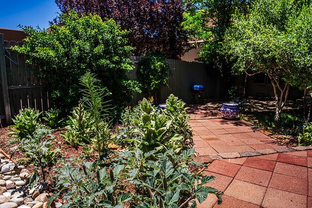 8 New Village Avenue, Santa Fe, NM 87508