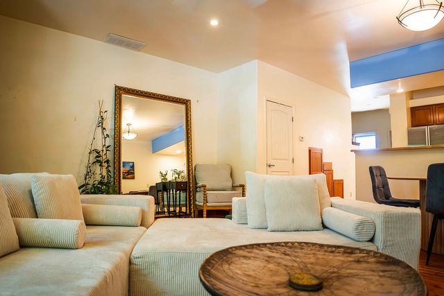 8 New Village Avenue, Santa Fe, NM 87508