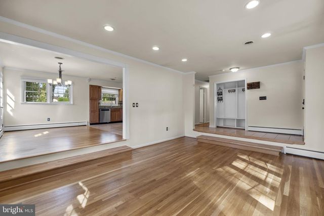2802 GREENWAY DR, Ellicott City, MD 21042