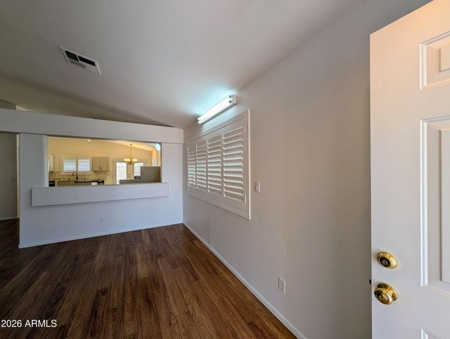 2824 W ANGELA Drive, Phoenix, AZ 85053